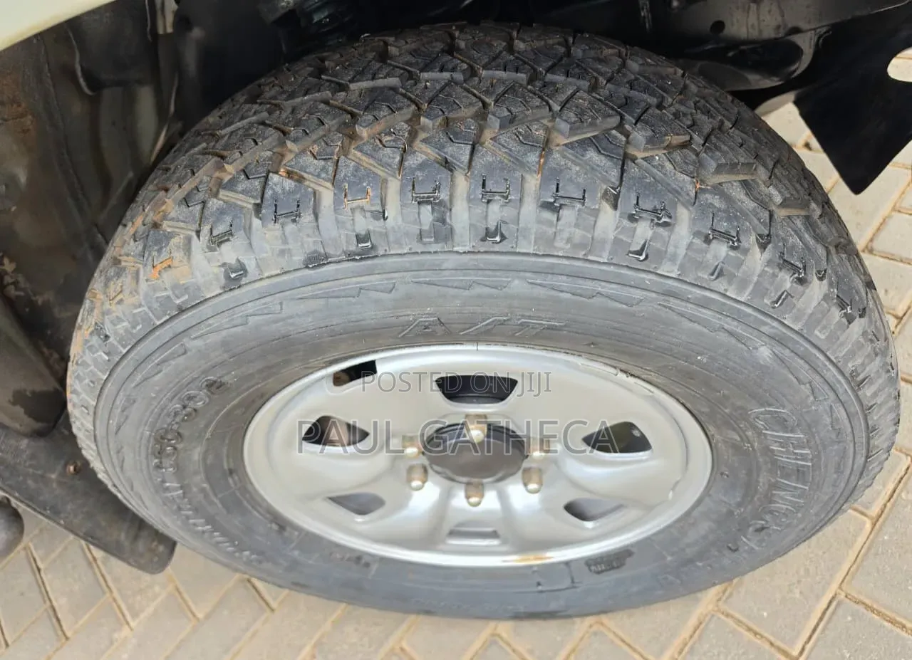 Toyota Hilux 2012 Gray
