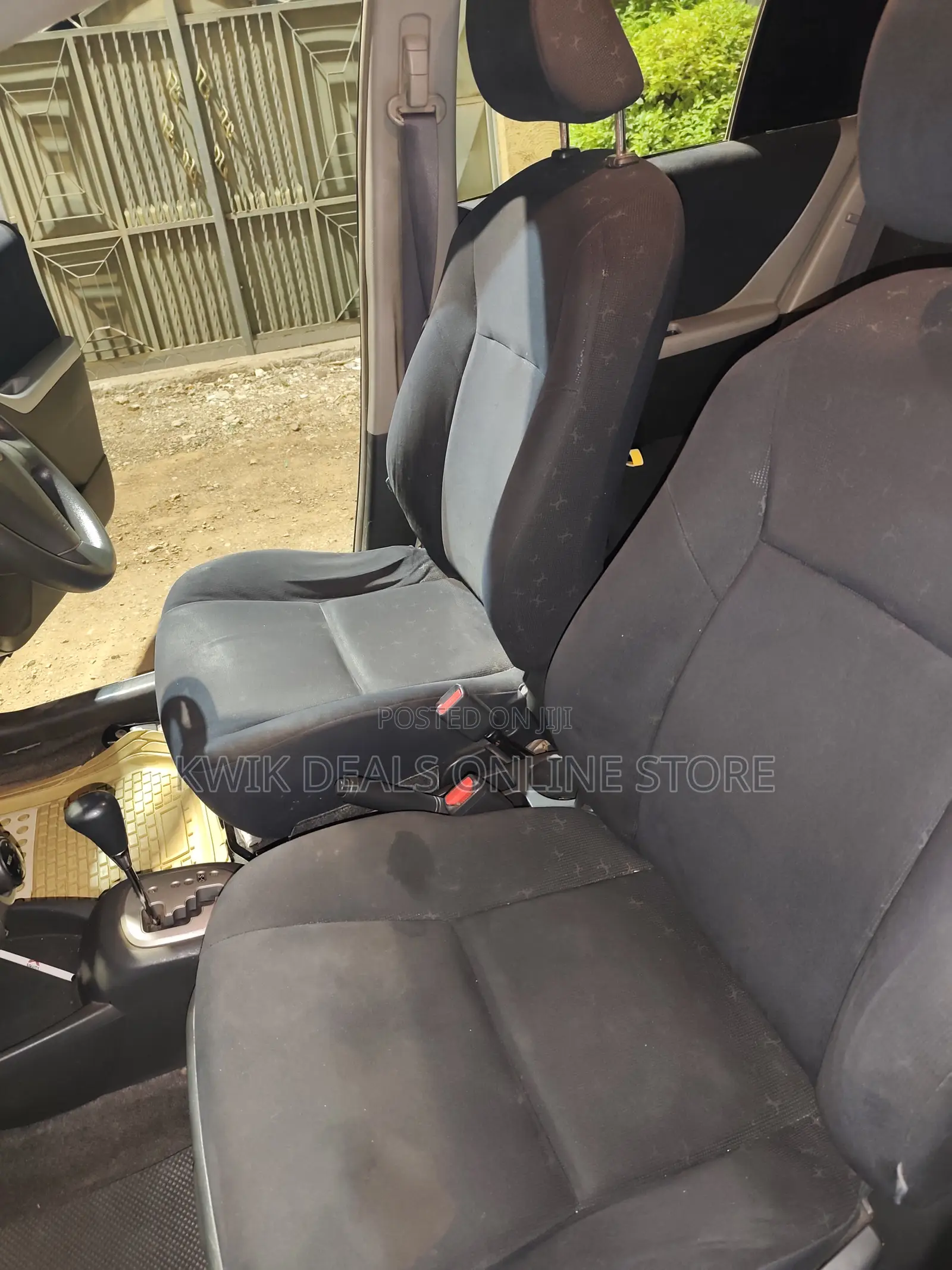 Toyota Vitz 2010 Silver