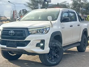 Toyota Hilux 2019 White
