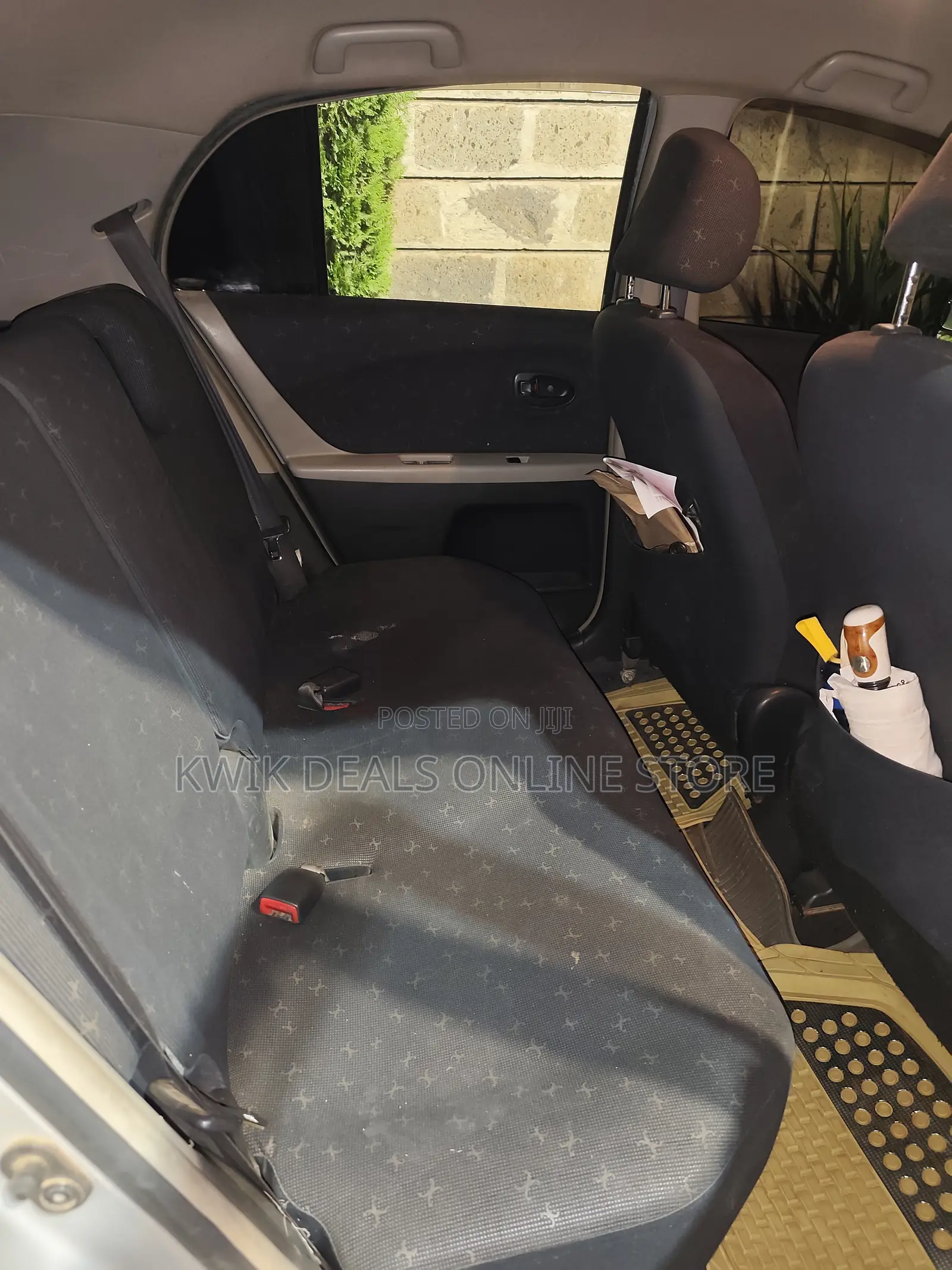 Toyota Vitz 2010 Silver