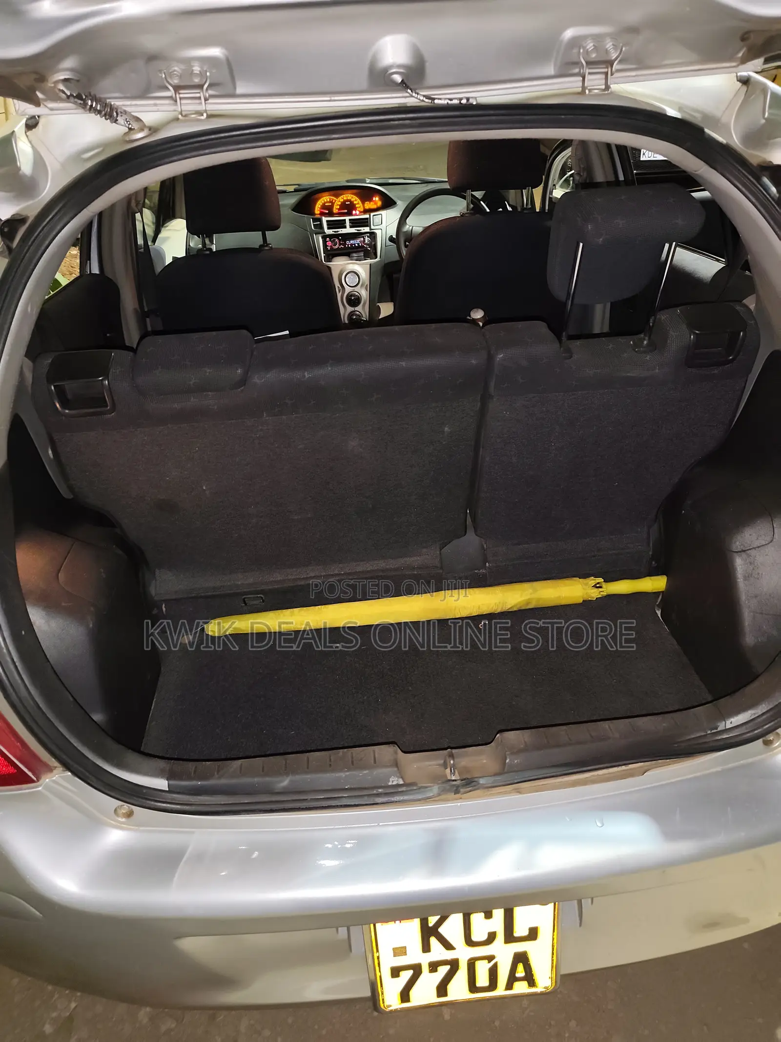 Toyota Vitz 2010 Silver