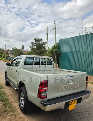 Toyota Hilux 2016 Gold