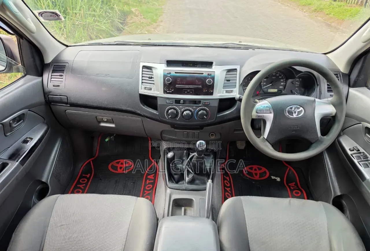 Toyota Hilux 2016 Gold