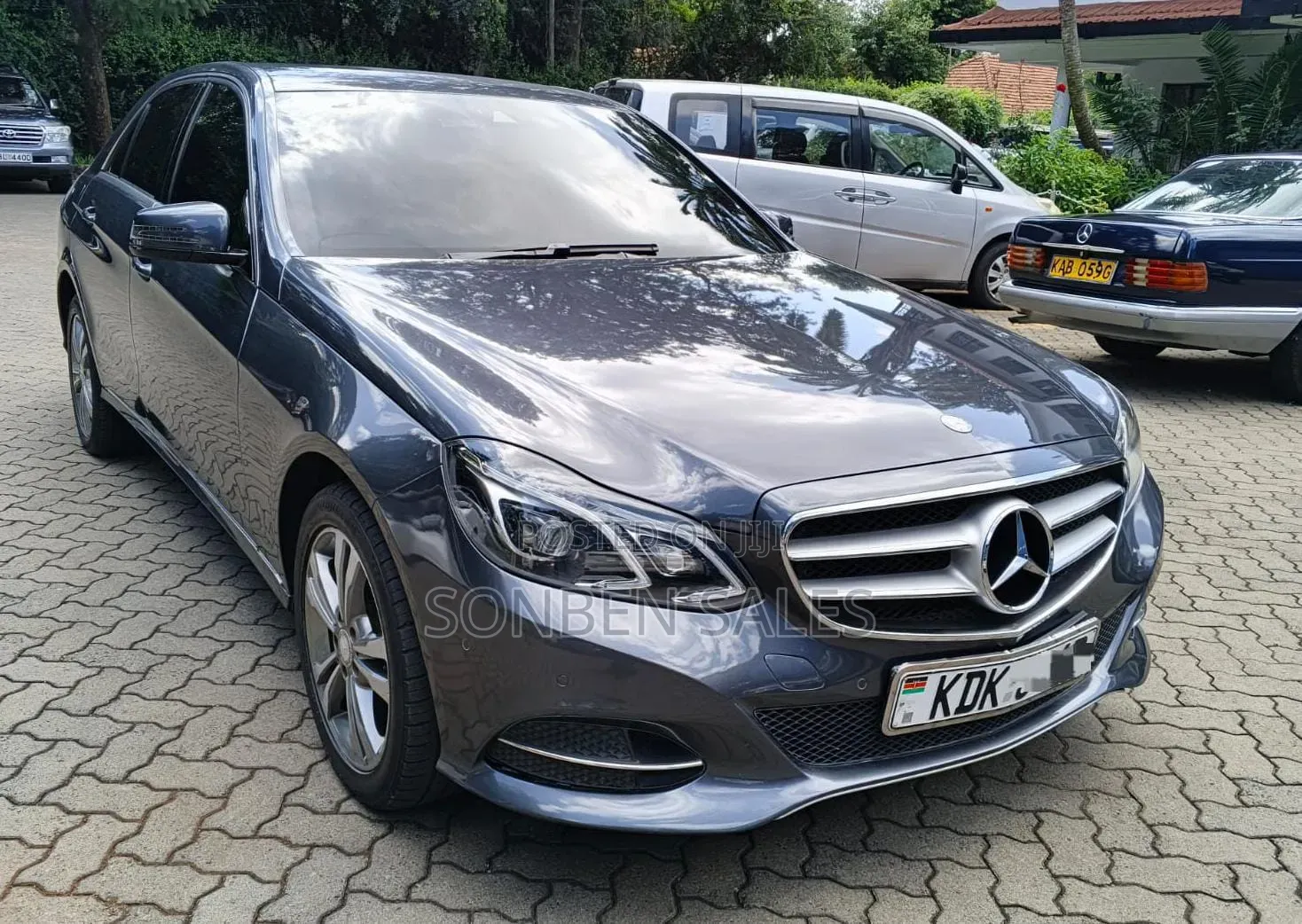 Mercedes-Benz E220 2015 Blue