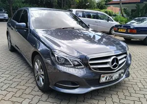 Mercedes-Benz E220 2015 Blue