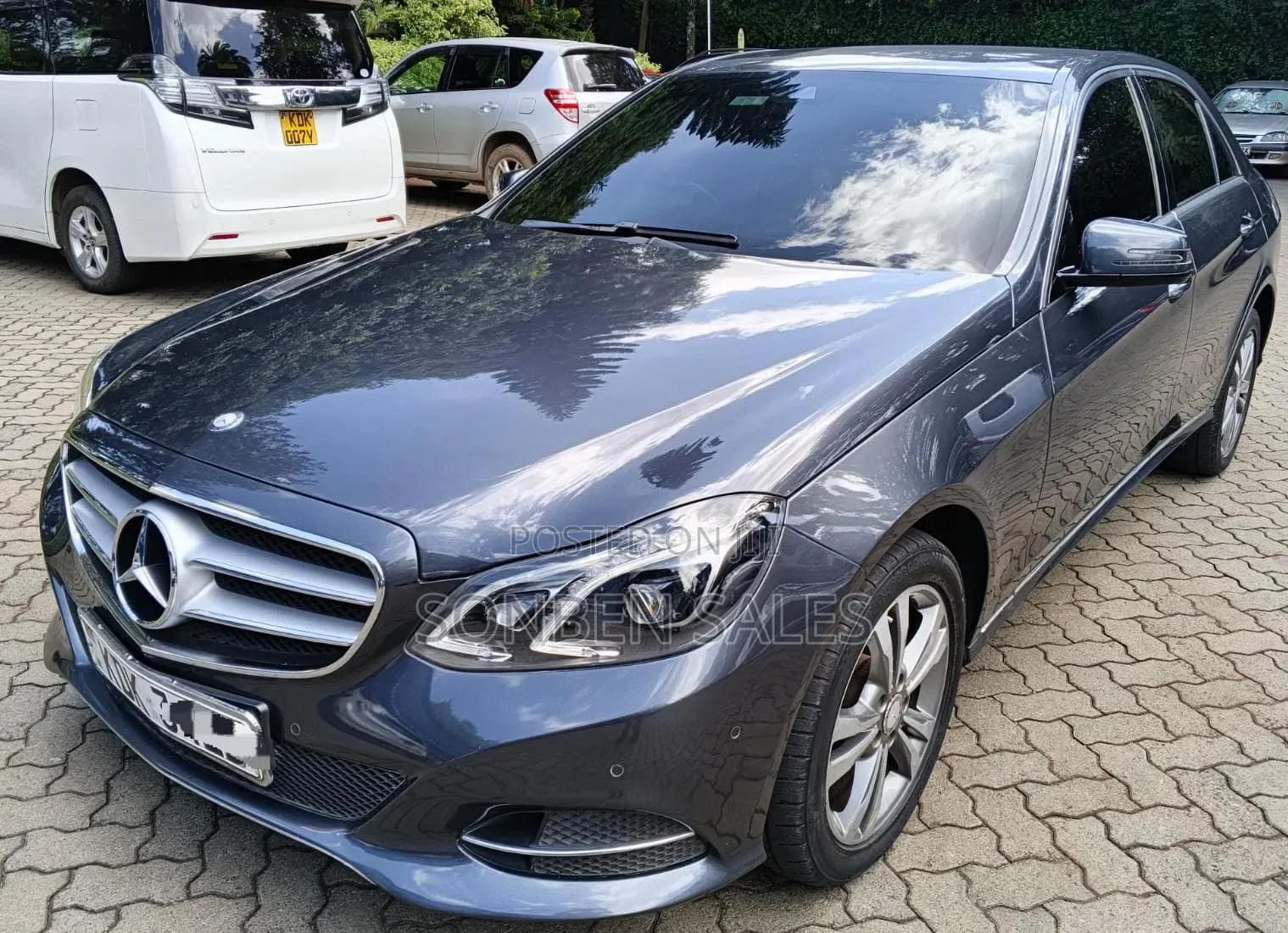 Mercedes-Benz E220 2015 Blue
