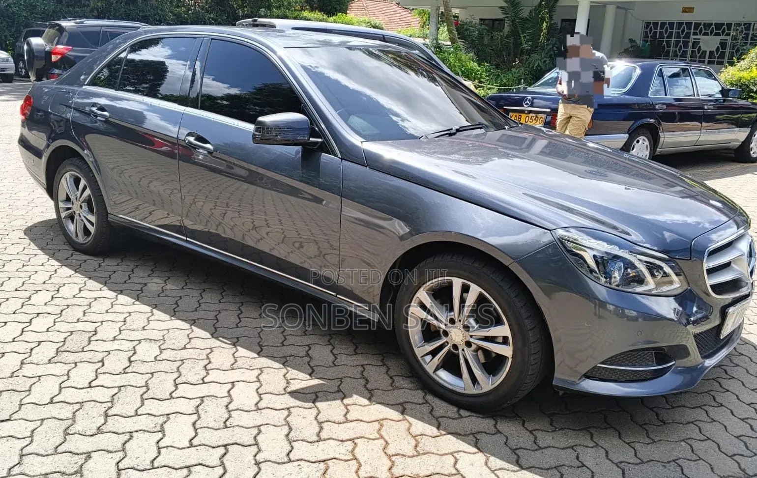 Mercedes-Benz E220 2015 Blue