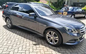 Mercedes-Benz E220 2015 Blue