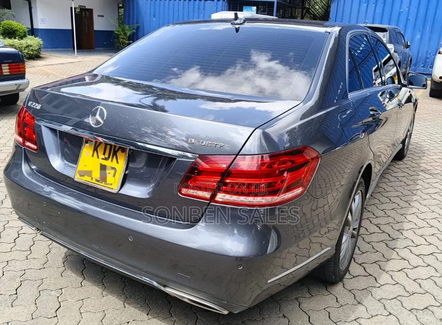 Mercedes-Benz E220 2015 Blue