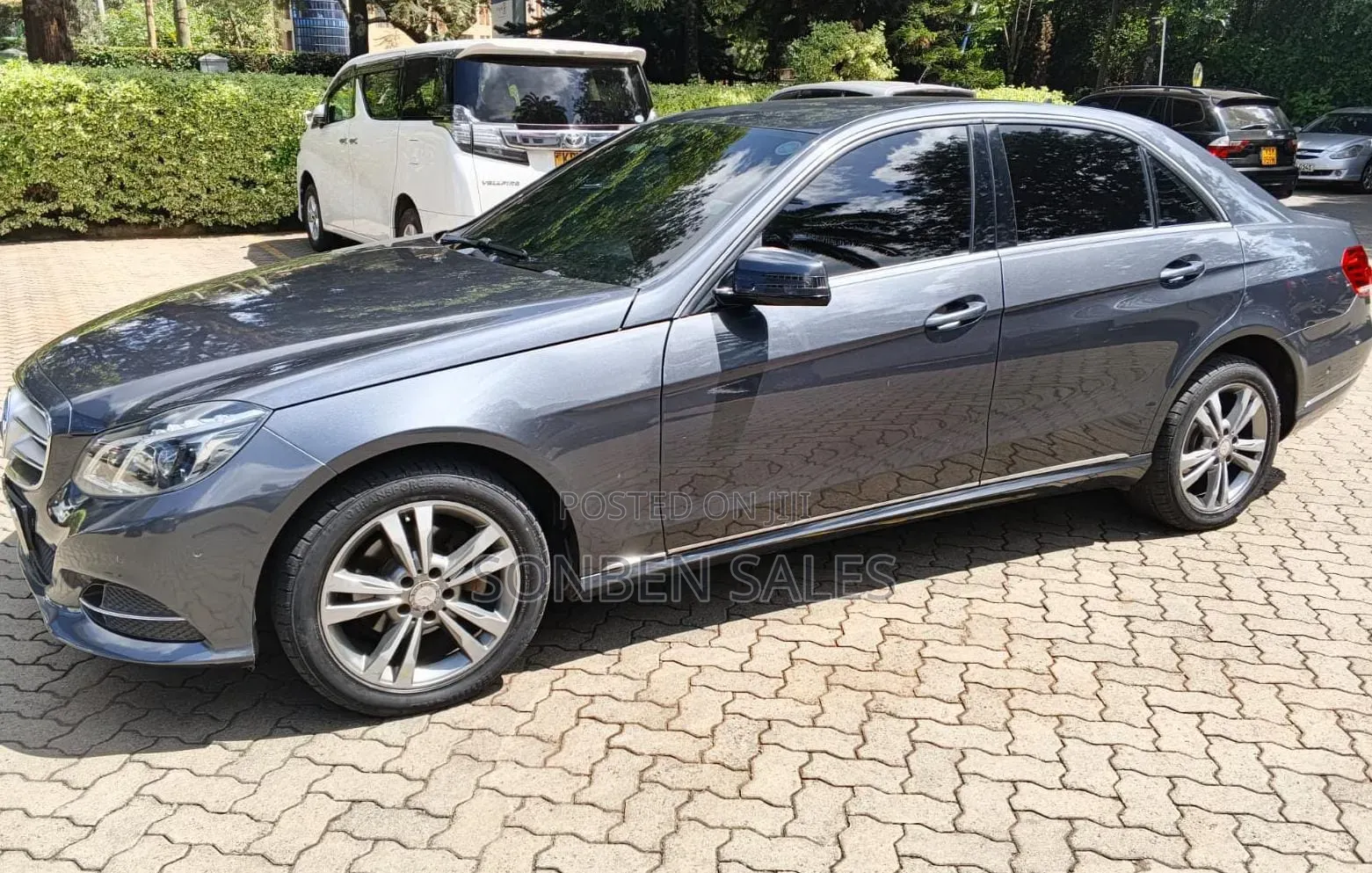 Mercedes-Benz E220 2015 Blue
