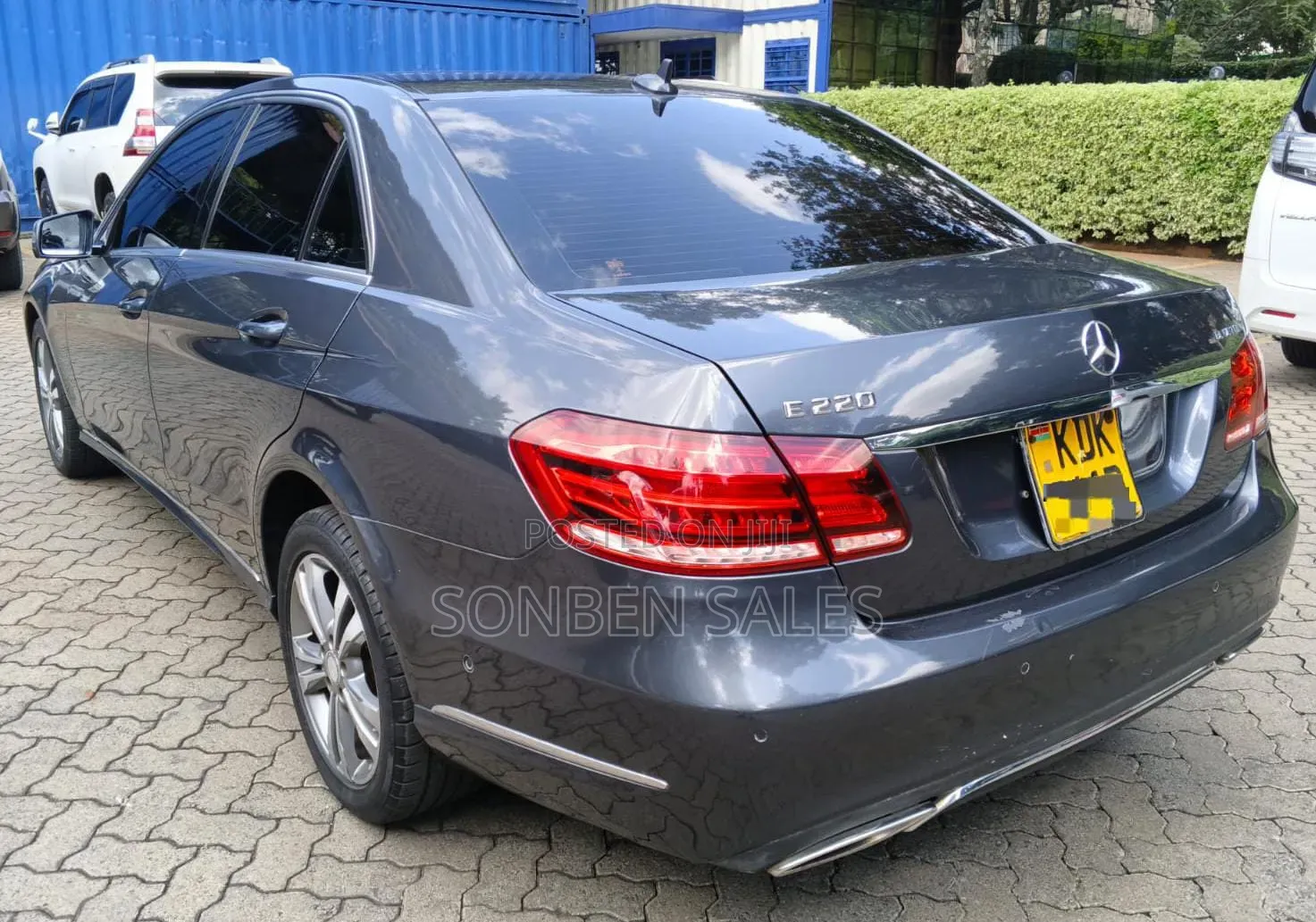 Mercedes-Benz E220 2015 Blue