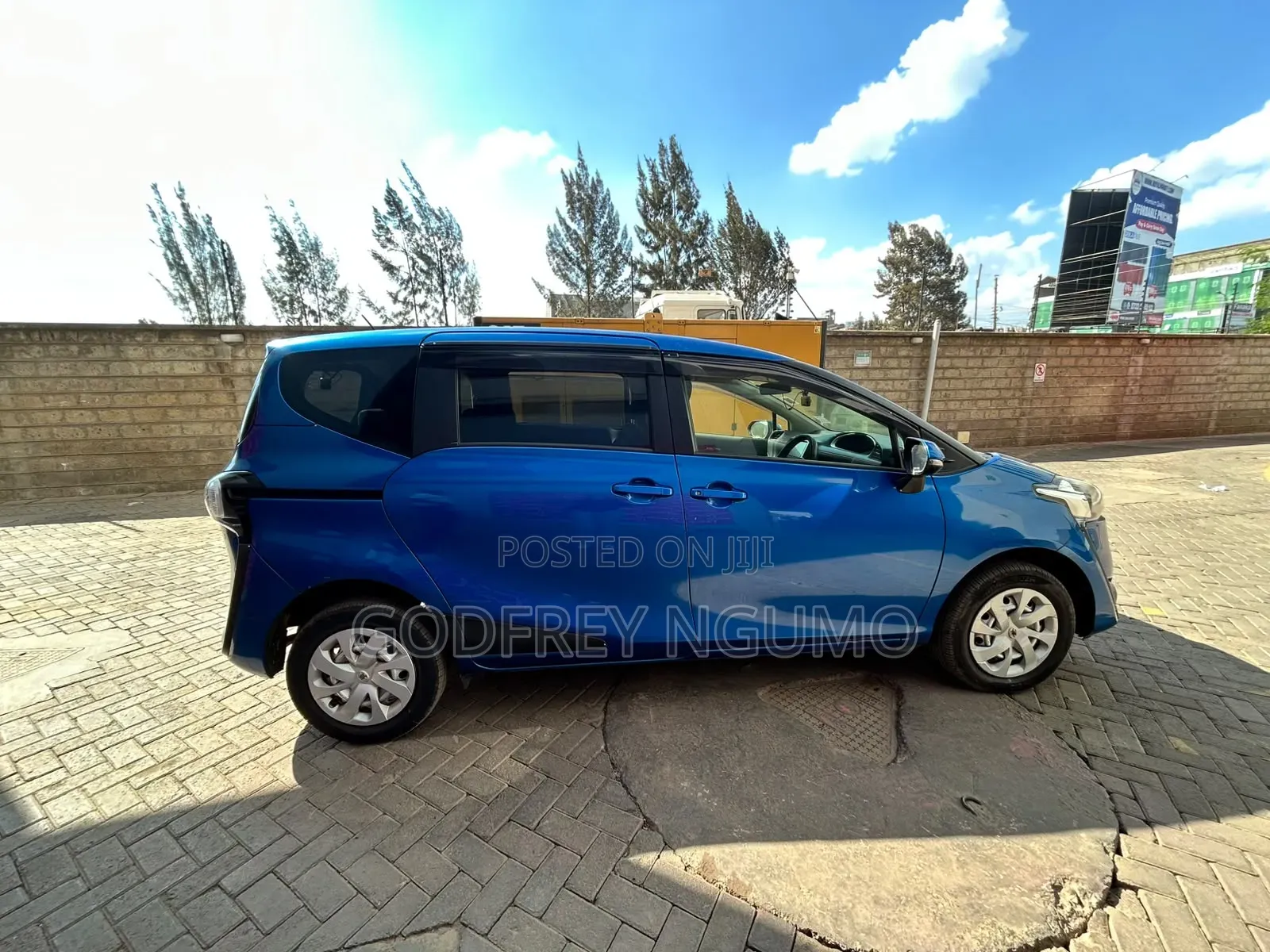 Toyota Sienta 2016 Blue
