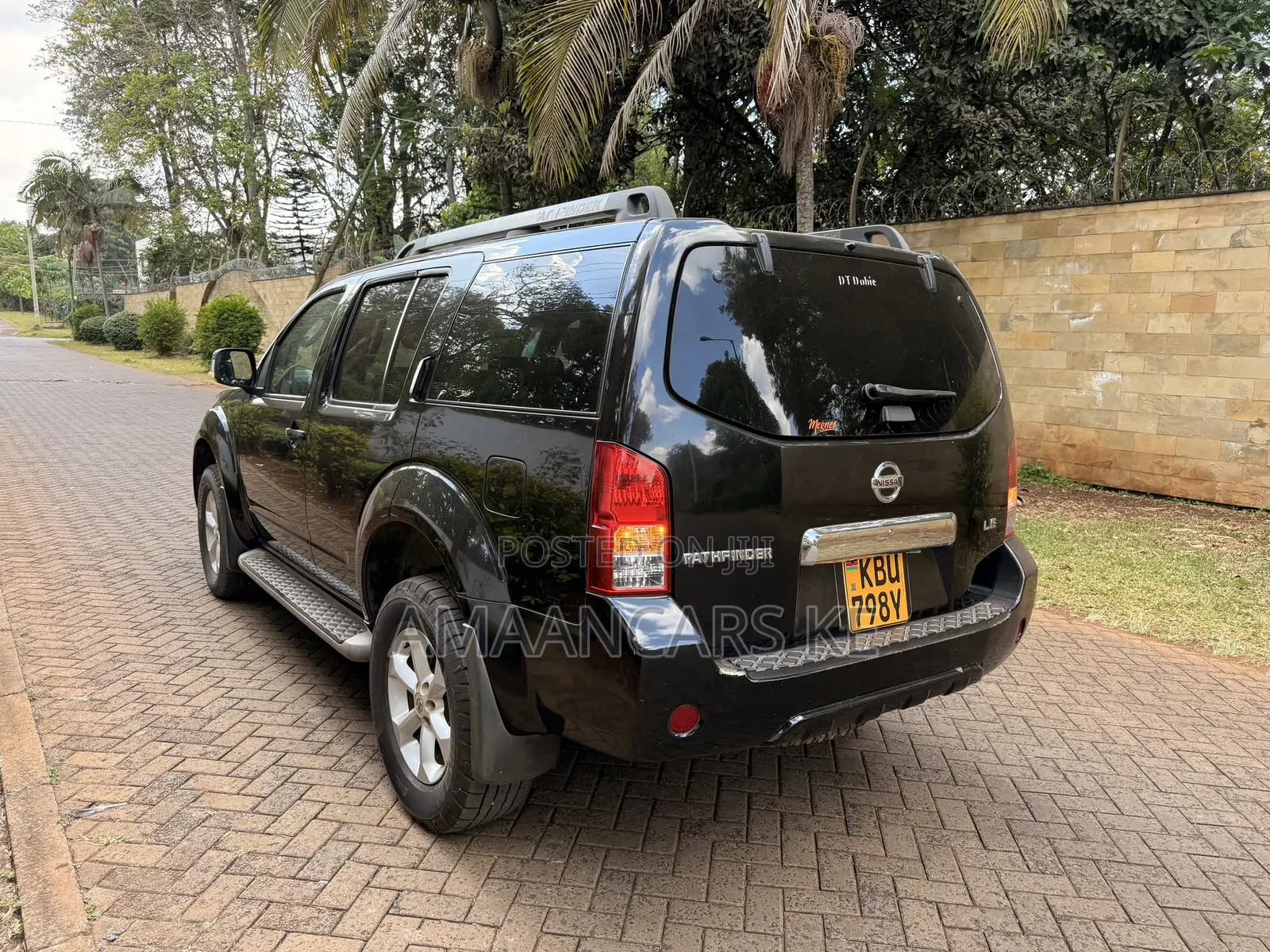 Nissan Pathfinder SV 2012 Black