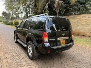 Nissan Pathfinder SV 2012 Black