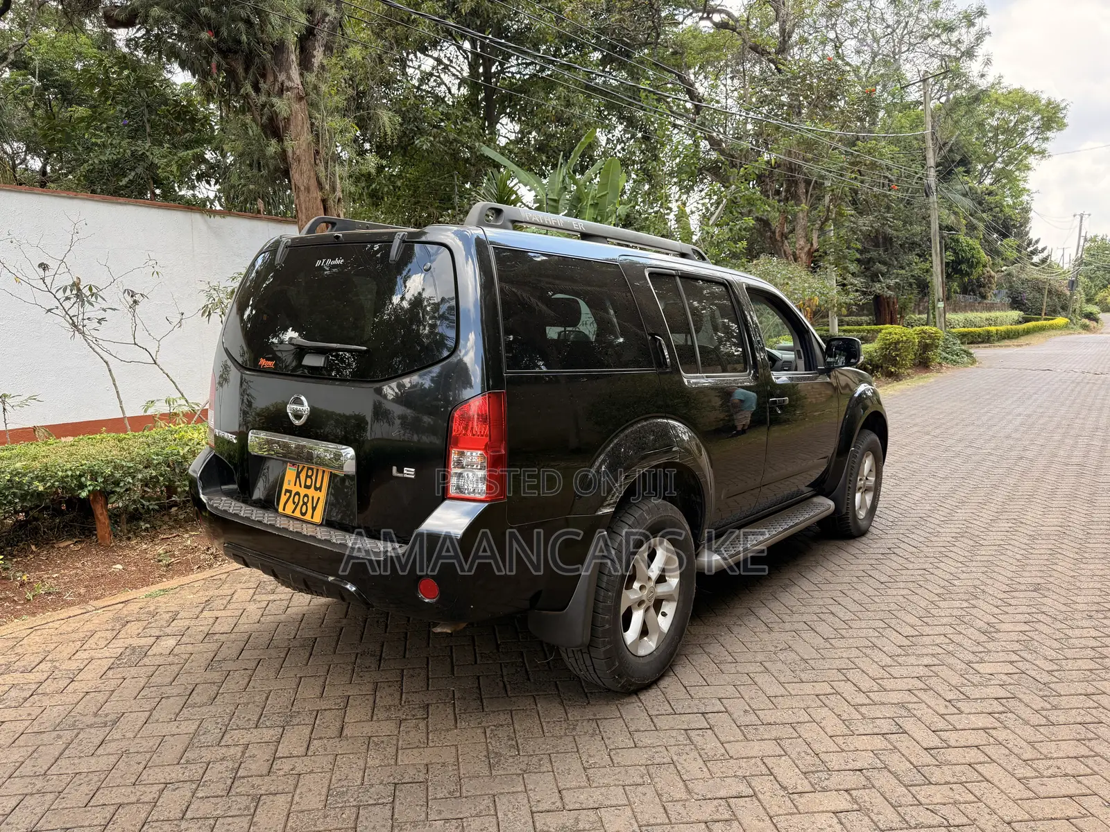 Nissan Pathfinder SV 2012 Black