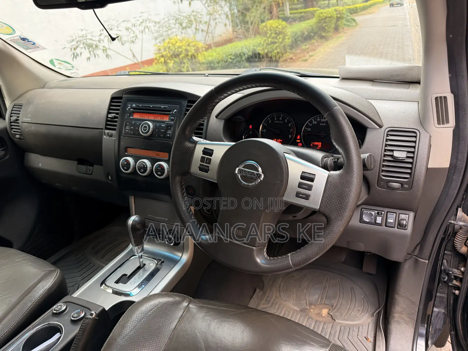 Nissan Pathfinder SV 2012 Black