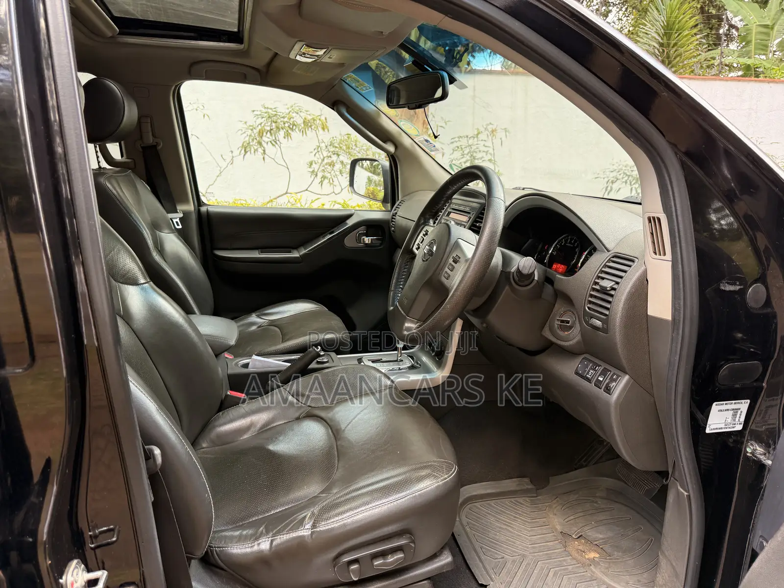 Nissan Pathfinder SV 2012 Black