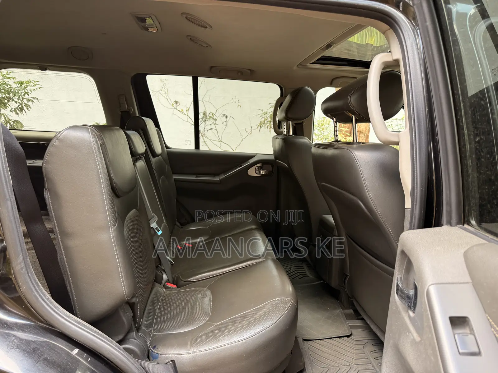Nissan Pathfinder SV 2012 Black