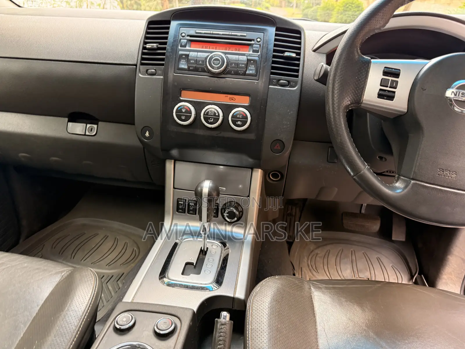 Nissan Pathfinder SV 2012 Black