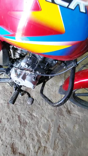 Bajaj Boxer 150 UG 2026 Red