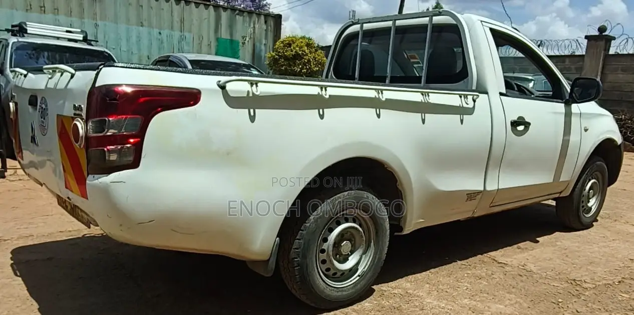 Mitsubishi L200 2015 White