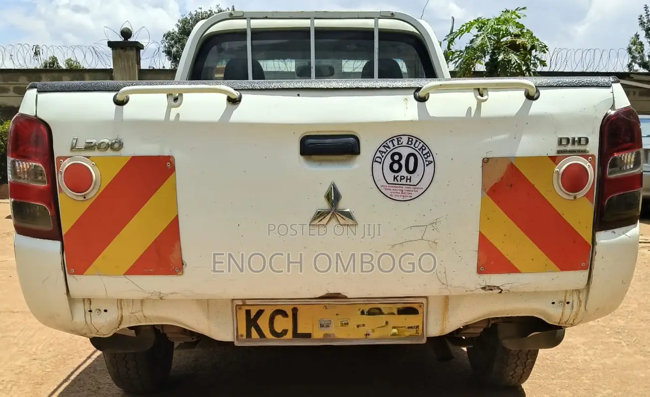 Mitsubishi L200 2015 White