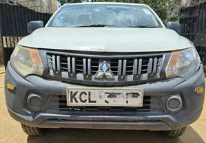Mitsubishi L200 2015 White