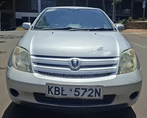 Toyota IST 2004 Silver