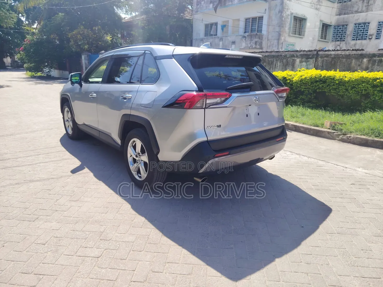Toyota RAV4 2021 Silver