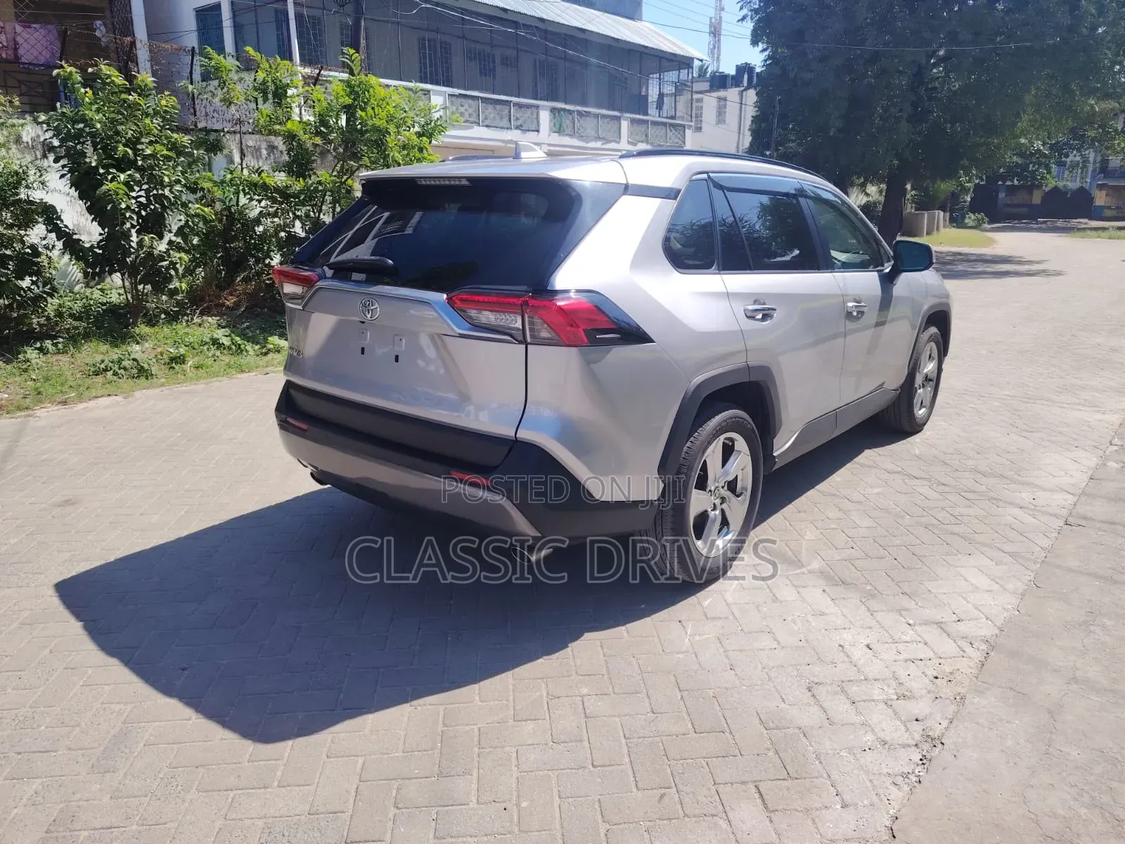 Toyota RAV4 2021 Silver