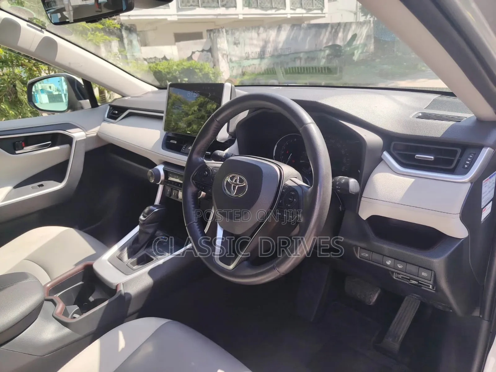 Toyota RAV4 2021 Silver