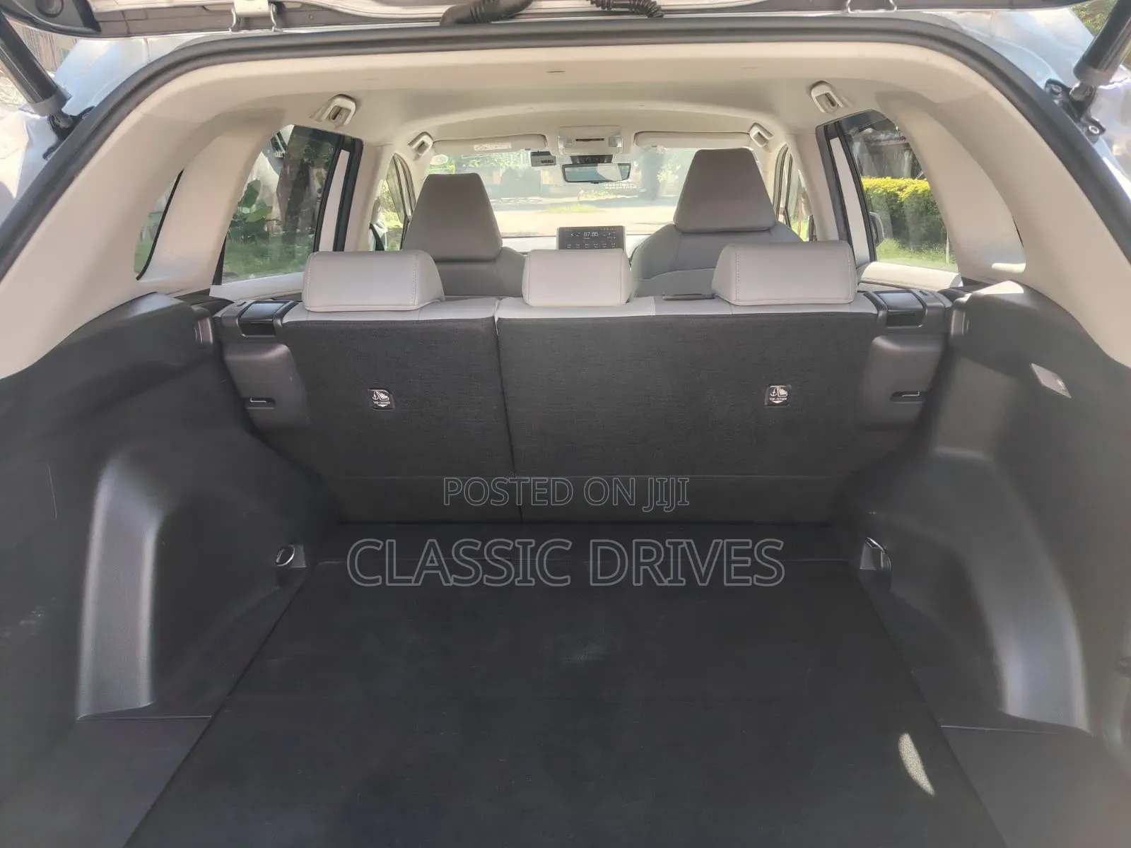 Toyota RAV4 2021 Silver