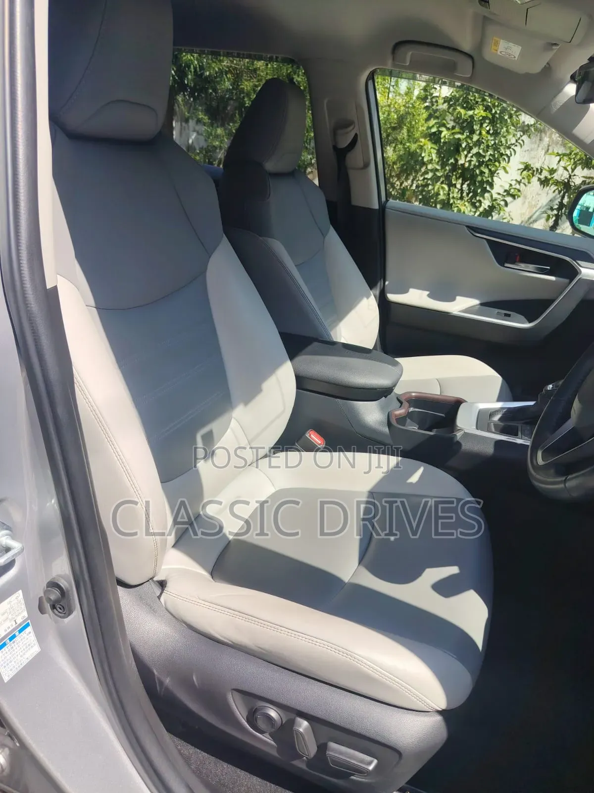Toyota RAV4 2021 Silver