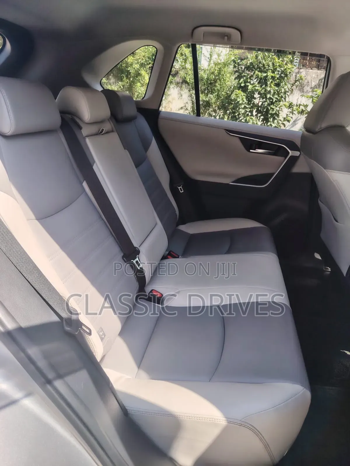 Toyota RAV4 2021 Silver