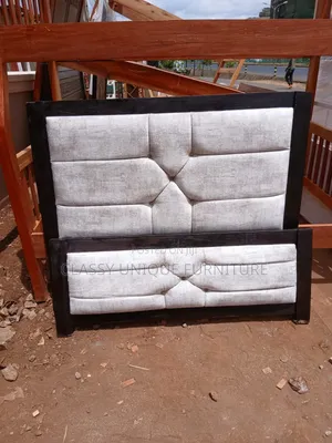 Black 4x6 Bed With Cream Tufting