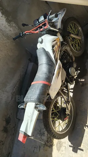 Yamaha DT125 1998 White