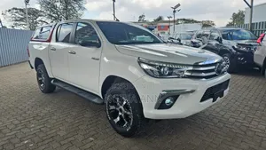 Toyota Hilux 2020 White
