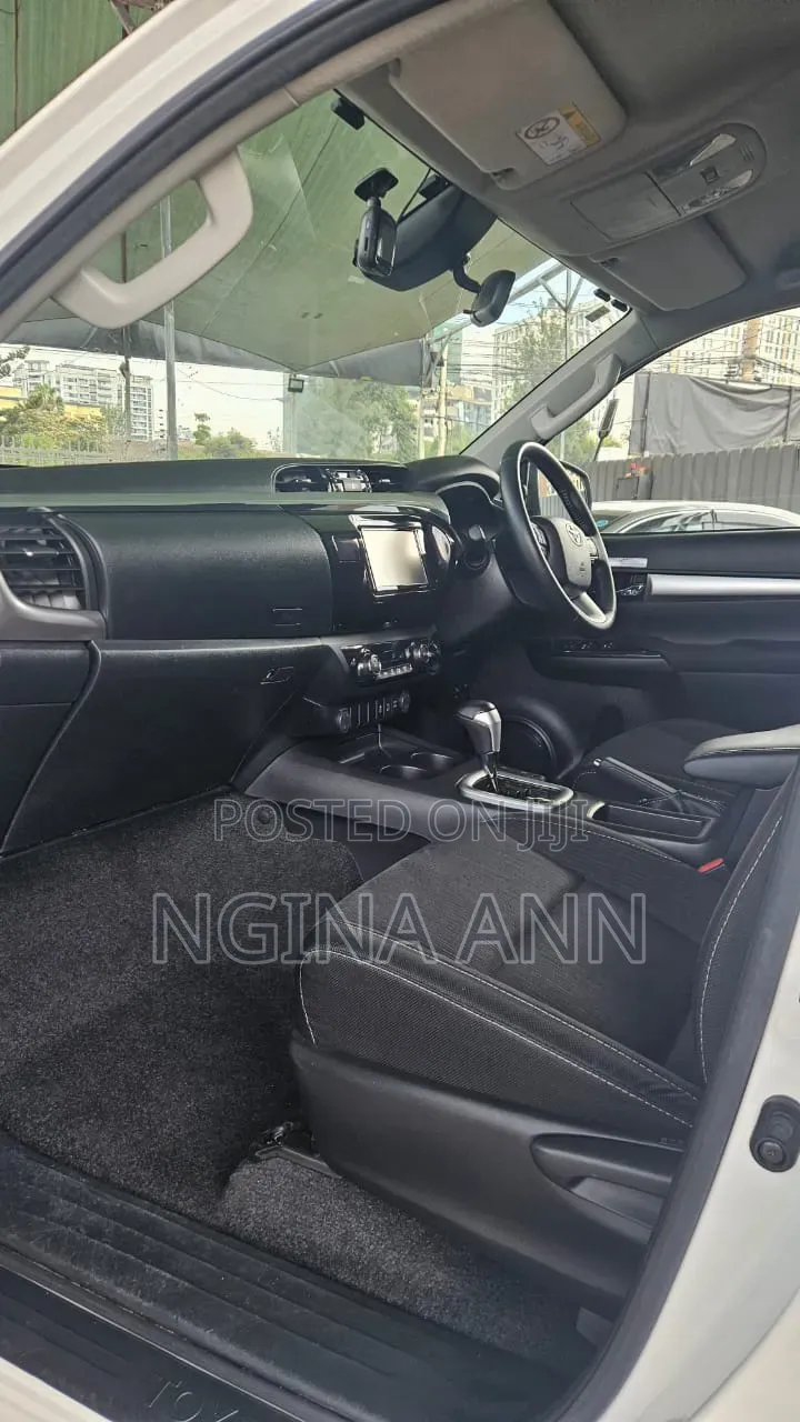 Toyota Hilux 2020 White
