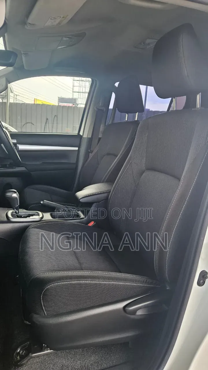 Toyota Hilux 2020 White