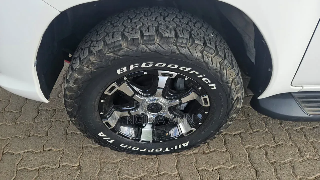 Toyota Hilux 2020 White