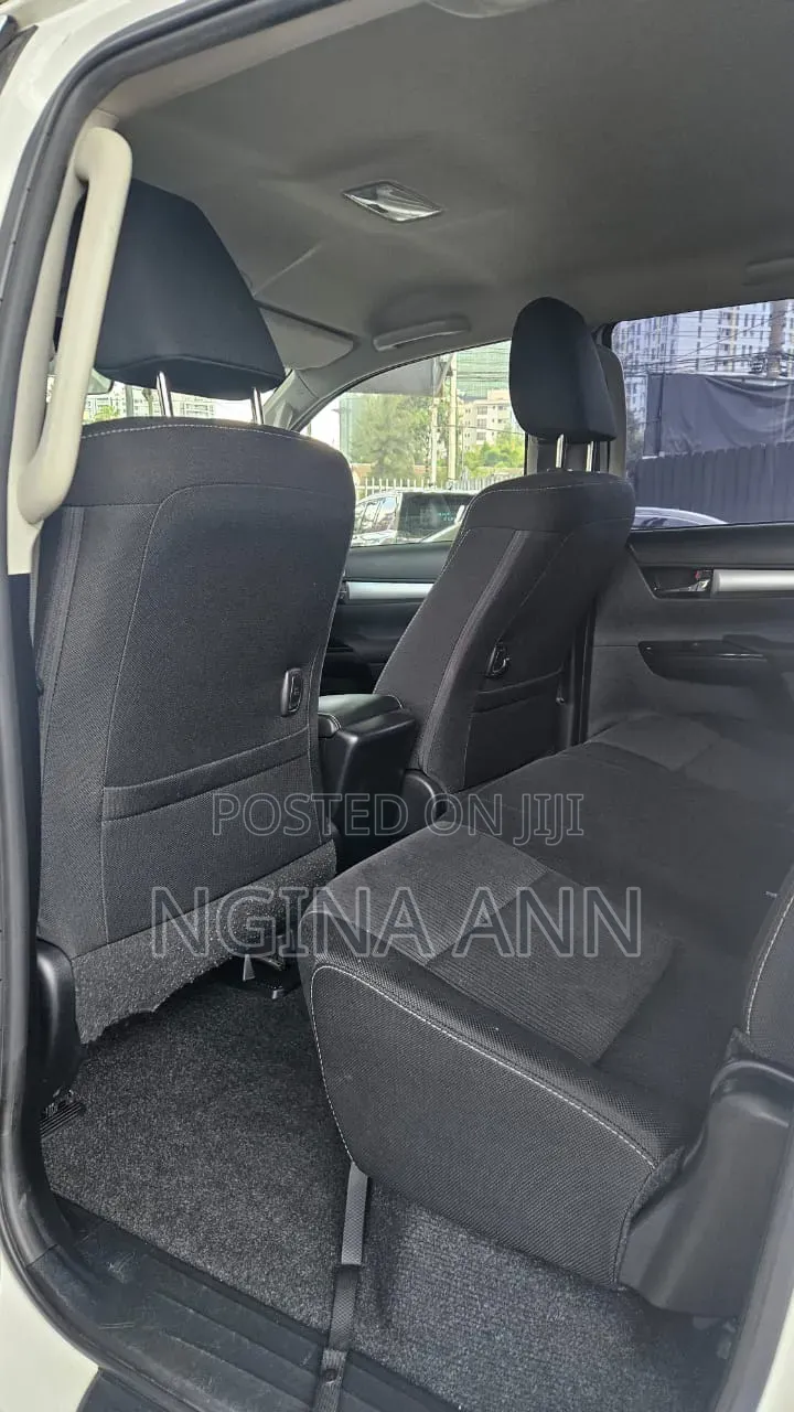 Toyota Hilux 2020 White