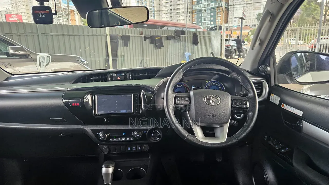 Toyota Hilux 2020 White
