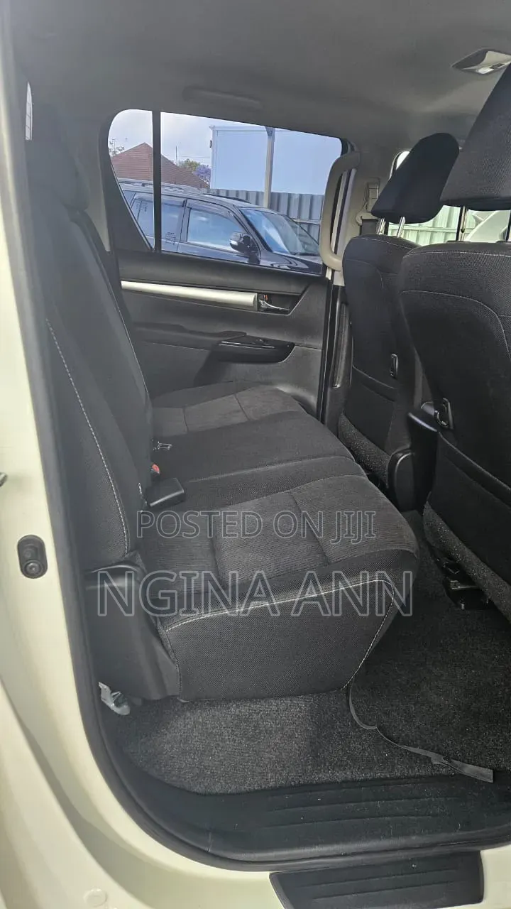 Toyota Hilux 2020 White
