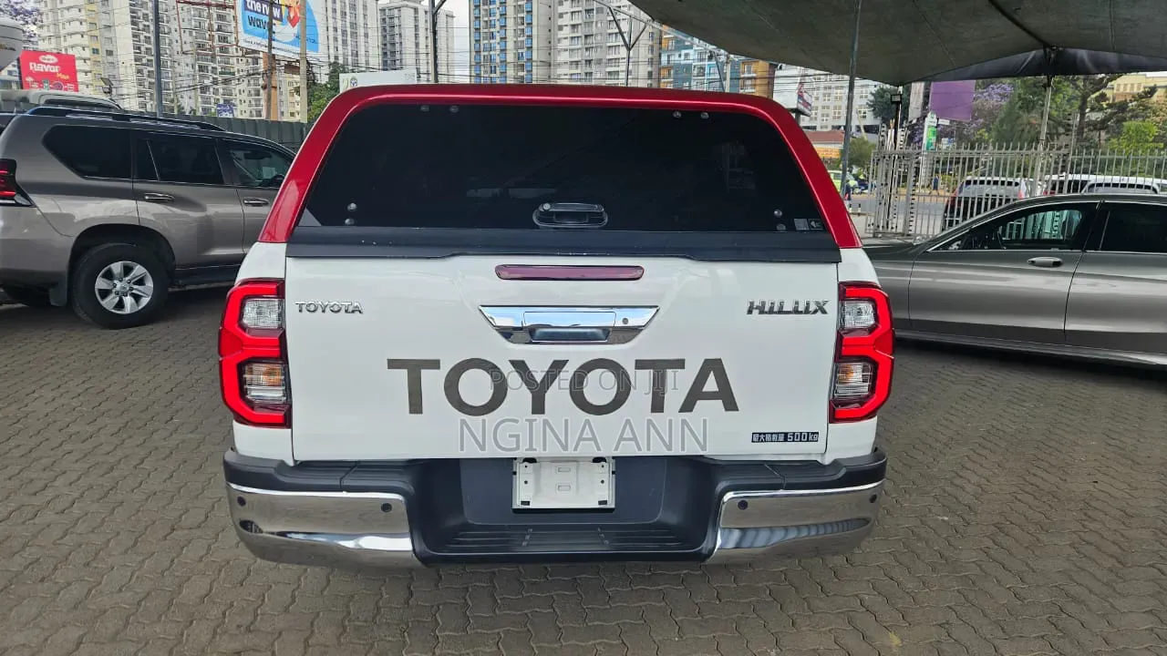 Toyota Hilux 2020 White