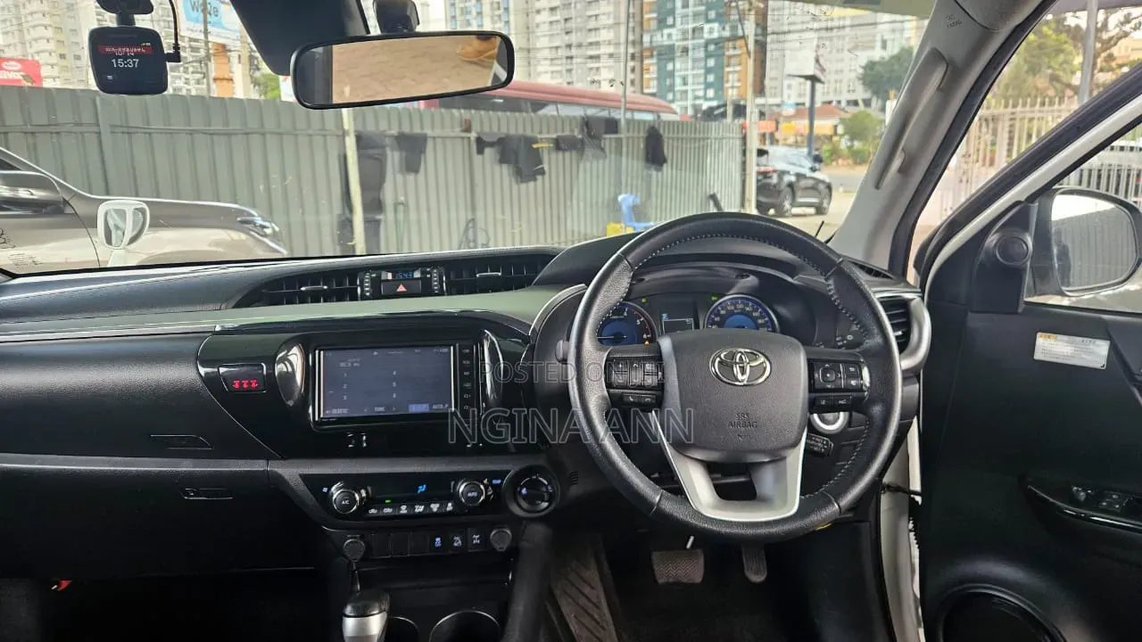 Toyota Hilux 2020 White