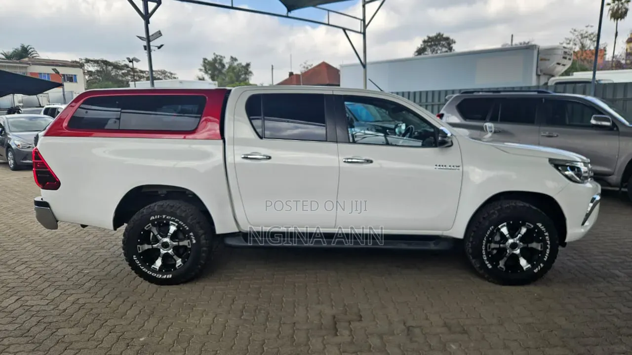 Toyota Hilux 2020 White