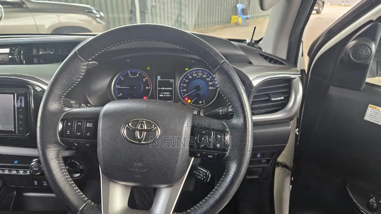 Toyota Hilux 2020 White