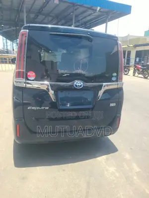 Toyota Esquire 1.8 FWD Hybrid (7 seater) 2019 Blue