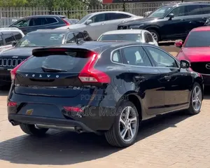 Volvo V40 2016 Black