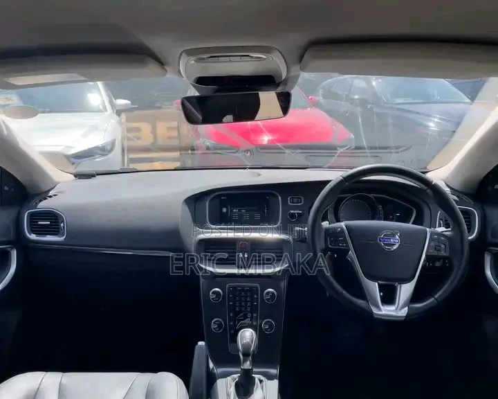 Volvo V40 2016 Black